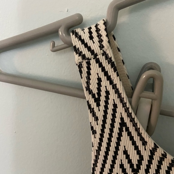 A&F - Picture 3 of 4